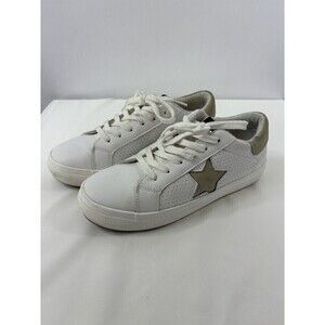 Steve Madden Starling Sneaker White Grey Suede Size 8.5 Perforated Star Accent
